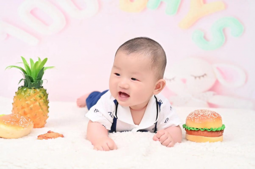 文山宝宝在妈妈肚子里